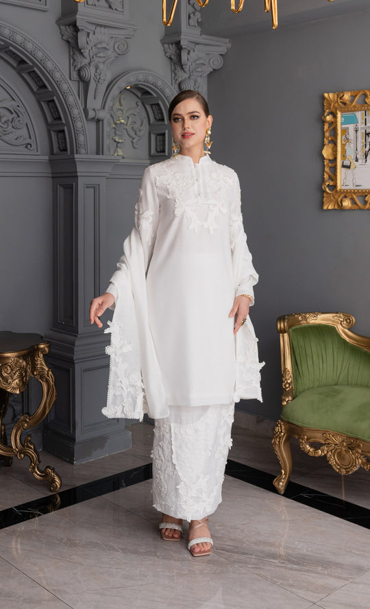 Lady Lilith Kurung in Brilliant White