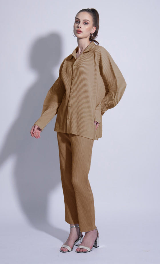 Miss Dandy Oversized Shirt in Hazelnut