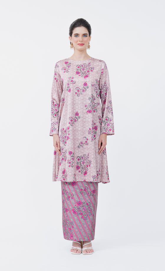 Hana Kurung in Dusty Pink