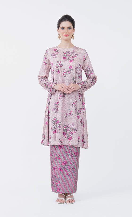 Hana Kurung in Dusty Pink