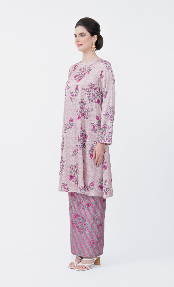 Hana Kurung in Dusty Pink