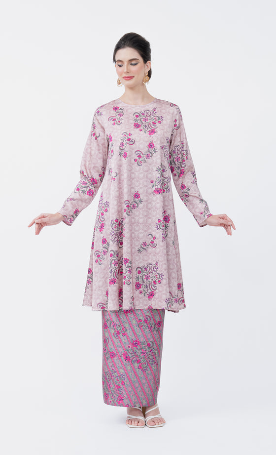 Hana Kurung in Dusty Pink