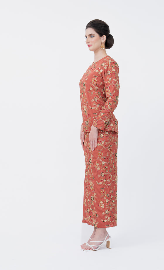 Floret Kurung in Redwood