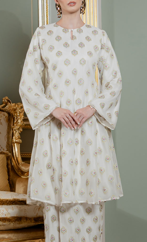 Gracia Kurung Riau in Brilliant White