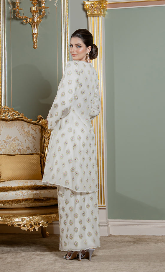 Gracia Kurung Riau in Brilliant White