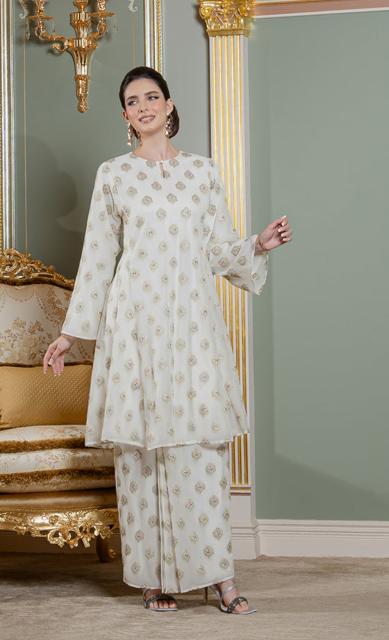 Gracia Kurung Riau in Brilliant White