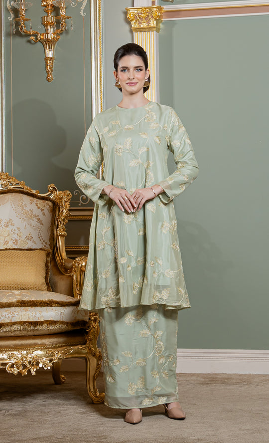 Solace Kurung in Frosty Green