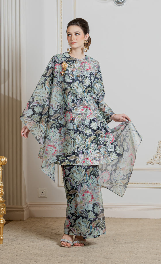 Flourish Kurung in Black Iris