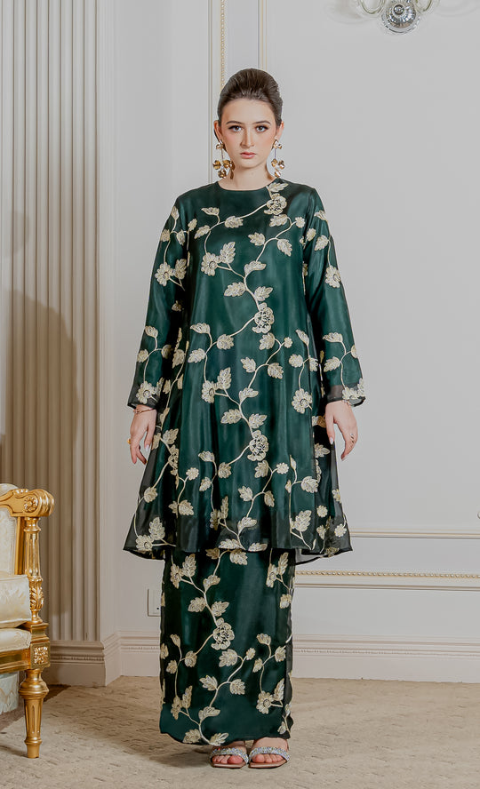 Solace Kurung in Deep Green