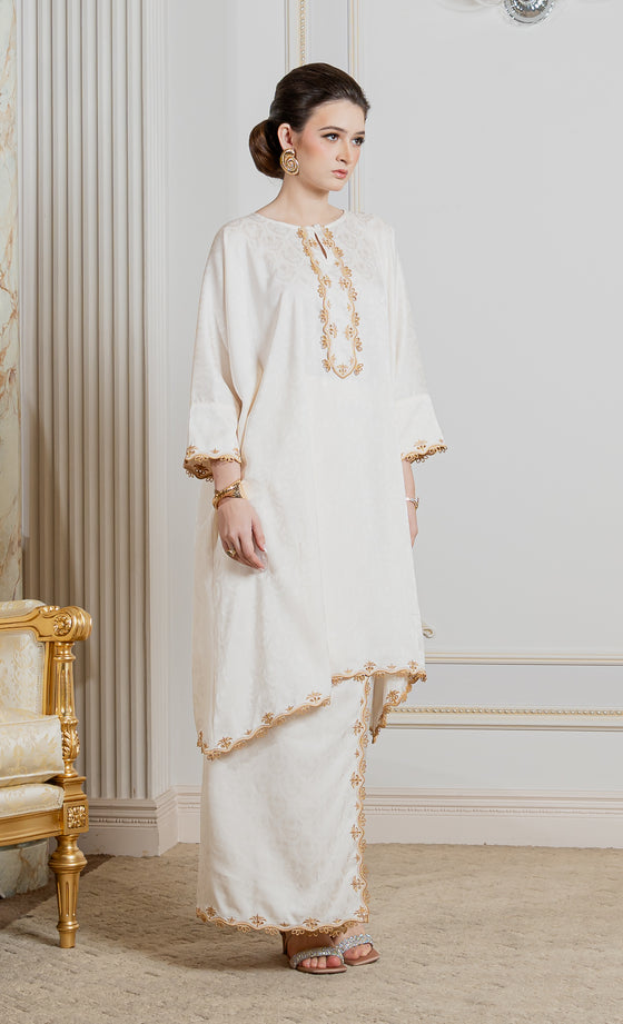 Miss Innate Kurung in Antique Cream