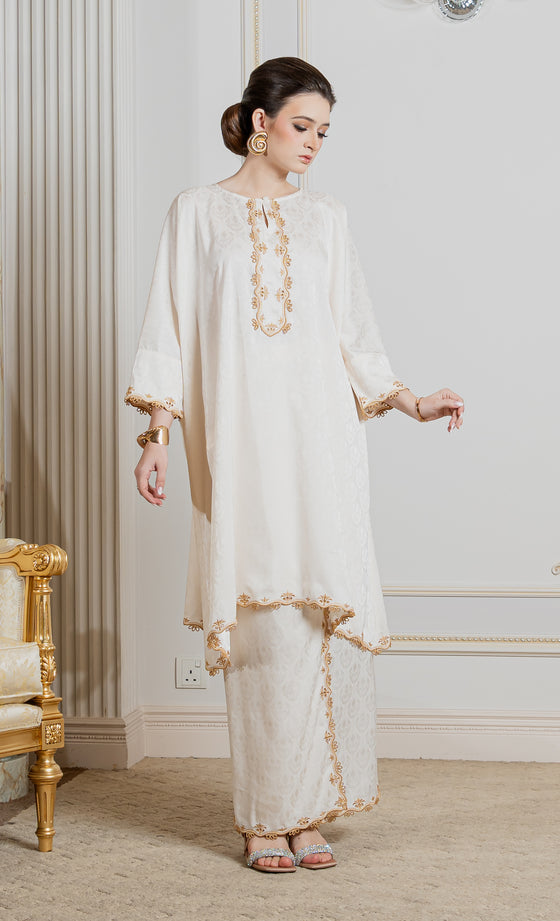 Miss Innate Kurung in Antique Cream