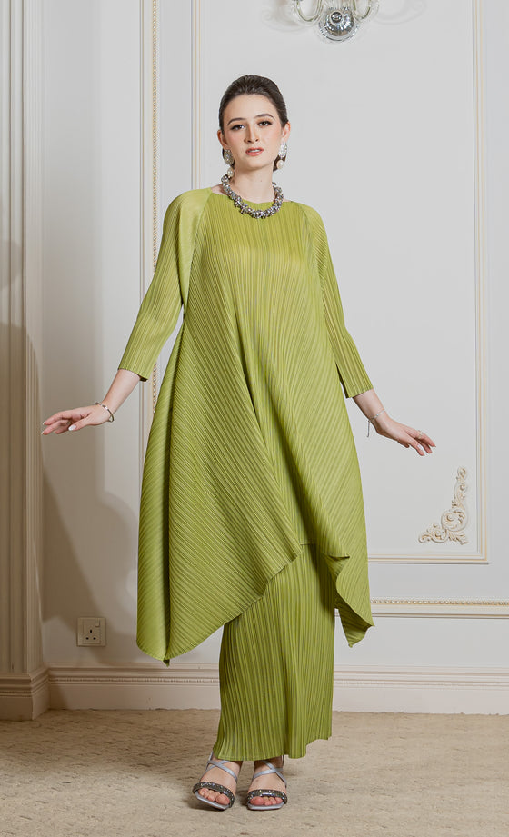 Miss Valor Kurung in Leaf Green