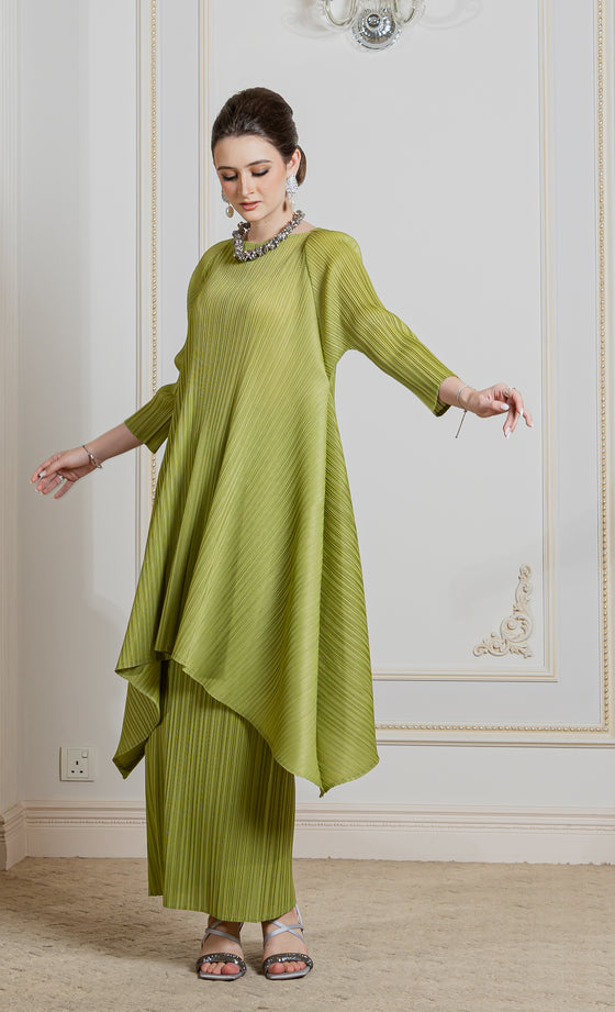 Miss Valor Kurung in Leaf Green