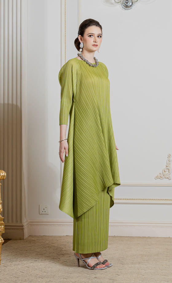 Miss Valor Kurung in Leaf Green