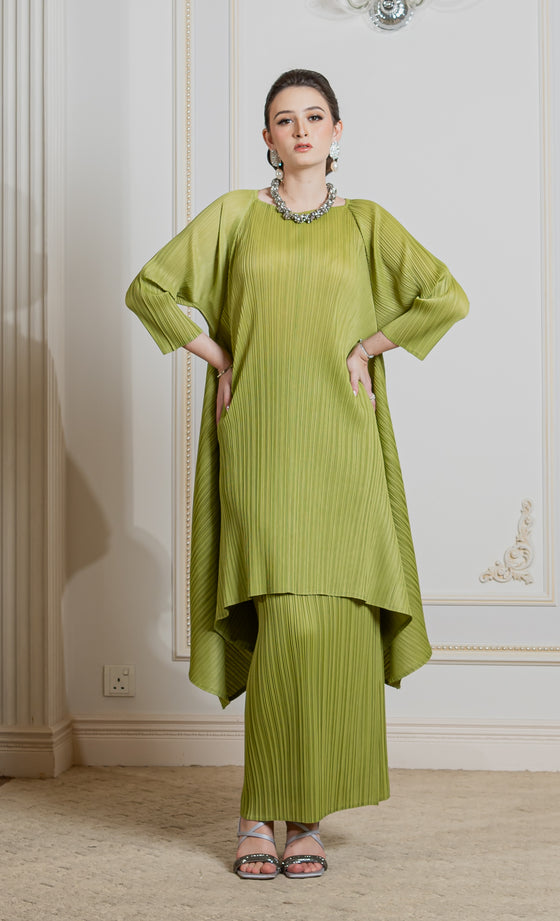 Miss Valor Kurung in Leaf Green