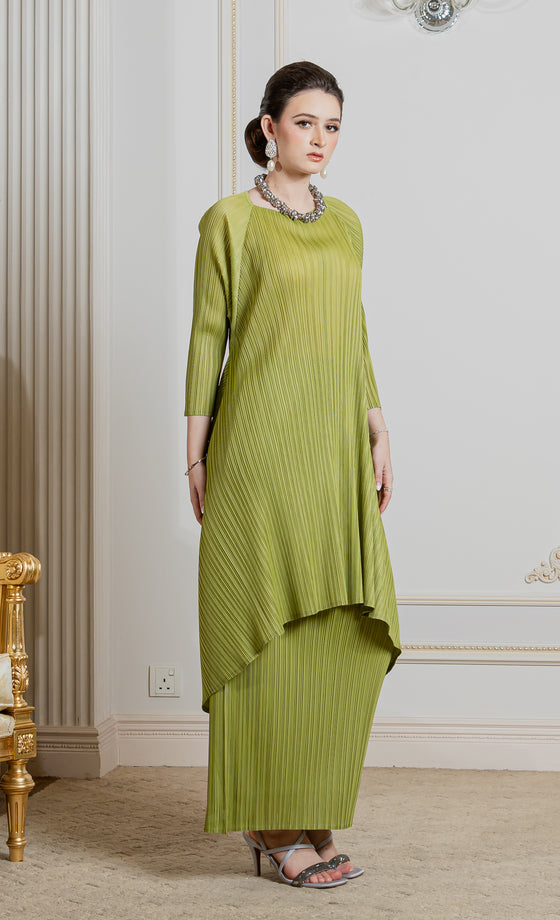 Miss Valor Kurung in Leaf Green