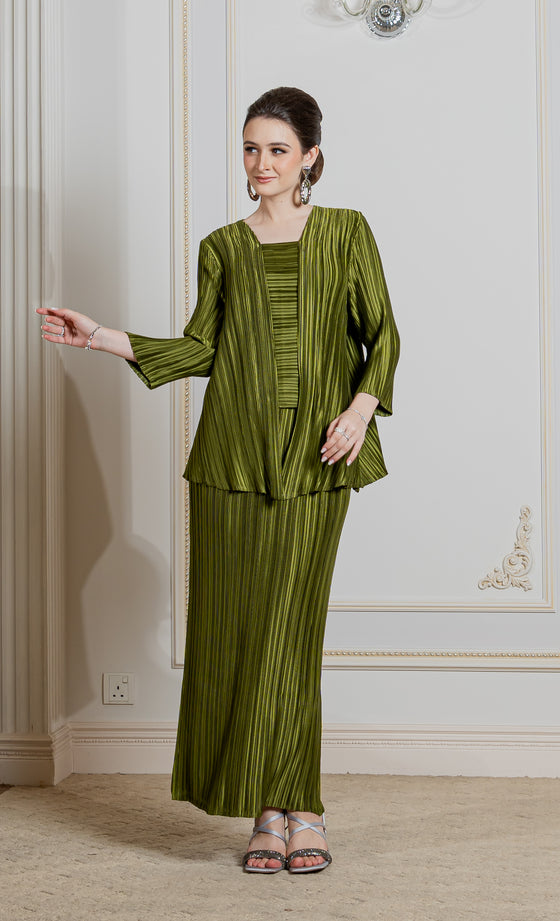 Miss Sleek Kebaya in Moss Green