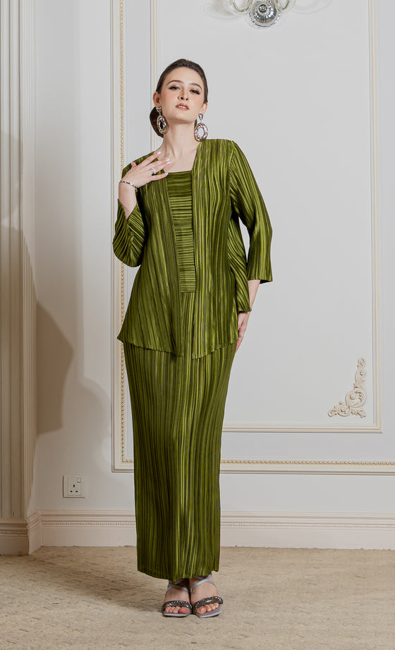 Miss Sleek Kebaya in Moss Green