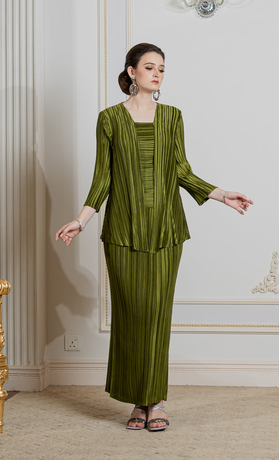 Miss Sleek Kebaya in Moss Green