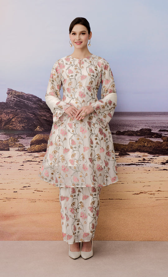 Ease Kurung in Lucent White