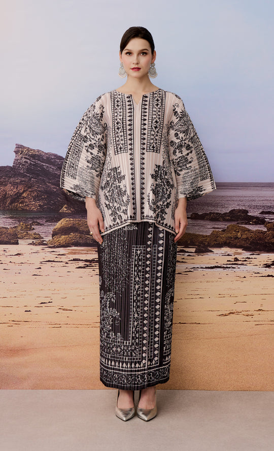 Miss Aurea Kurung Kedah in Black and White