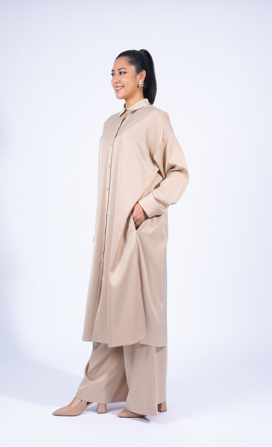 Miss Plush Oversized Shirt in Light Taupe