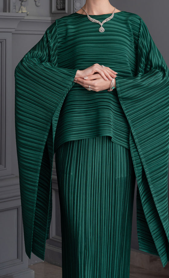 Miss Soleil Kurung in Emerald Green