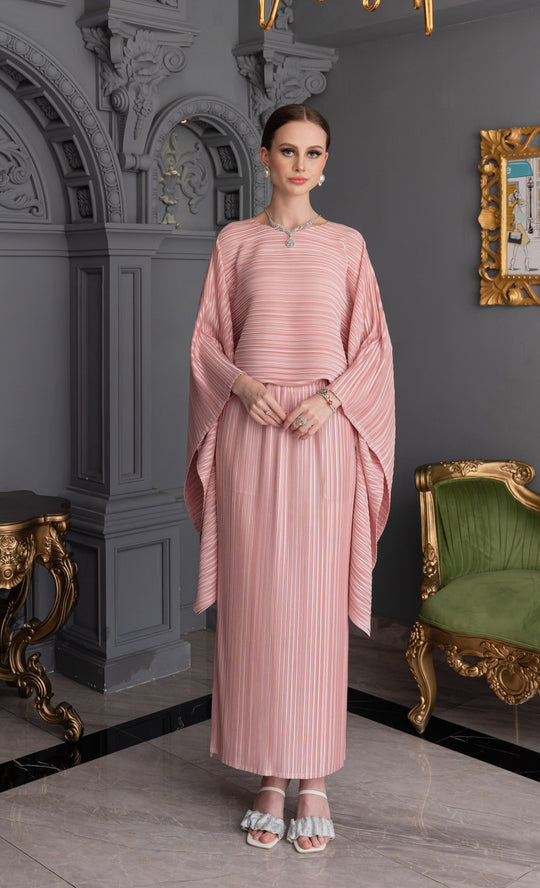 Miss Soleil Kurung in Peach Pink