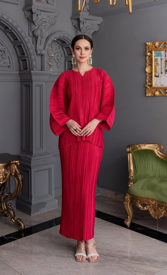 Miss Aurea Kurung Kedah in Barberry Pink