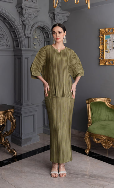 Miss Aurea Kurung Kedah in Moss Green – LARNEY