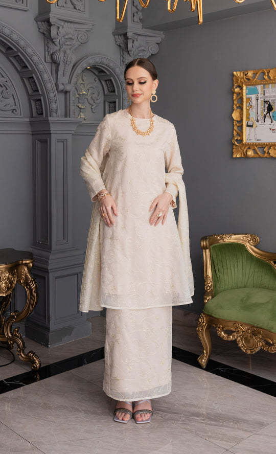 Stellar Kurung in Cloud Cream