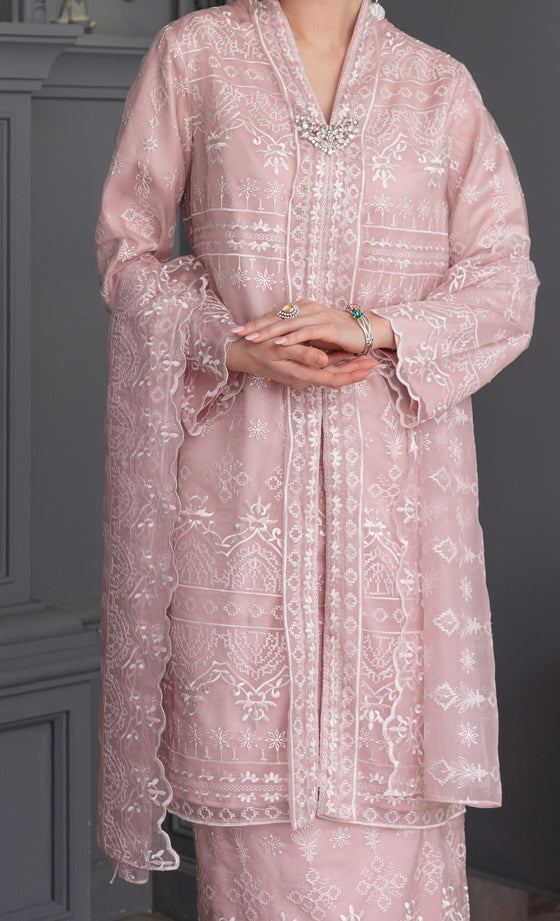 Grandeur Kebaya in Misty Pink