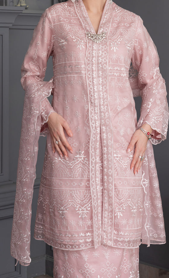 Grandeur Kebaya in Misty Pink