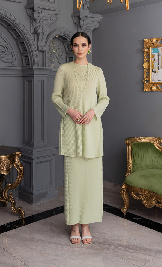 Miss Elevate Kurung in Meadow Green