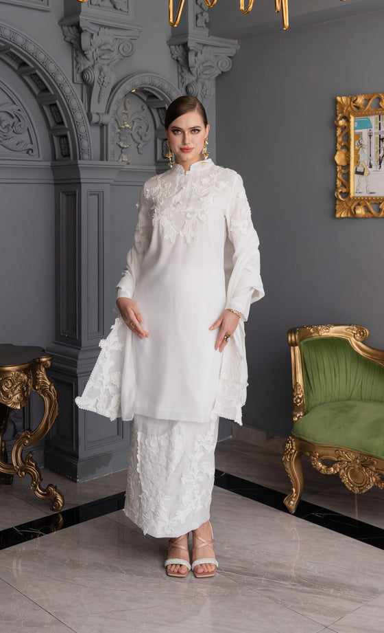Lady Lilith Kurung in Brilliant White