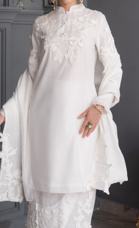 Lady Lilith Kurung in Brilliant White