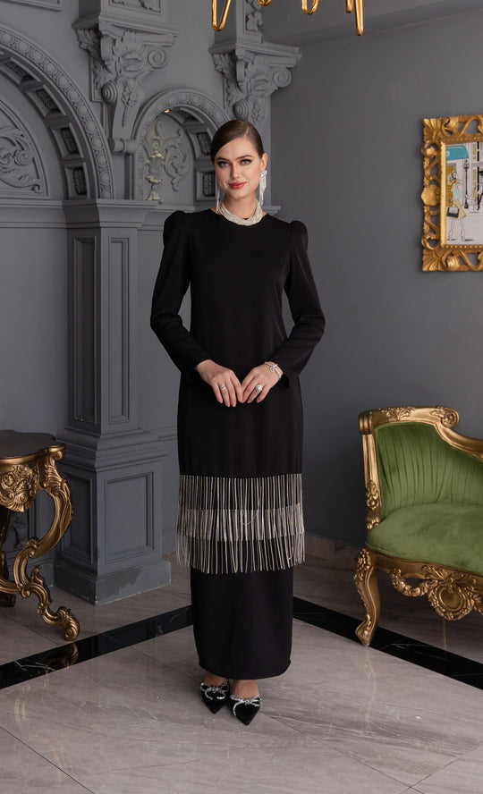Lady Anne Kurung in Jet Black