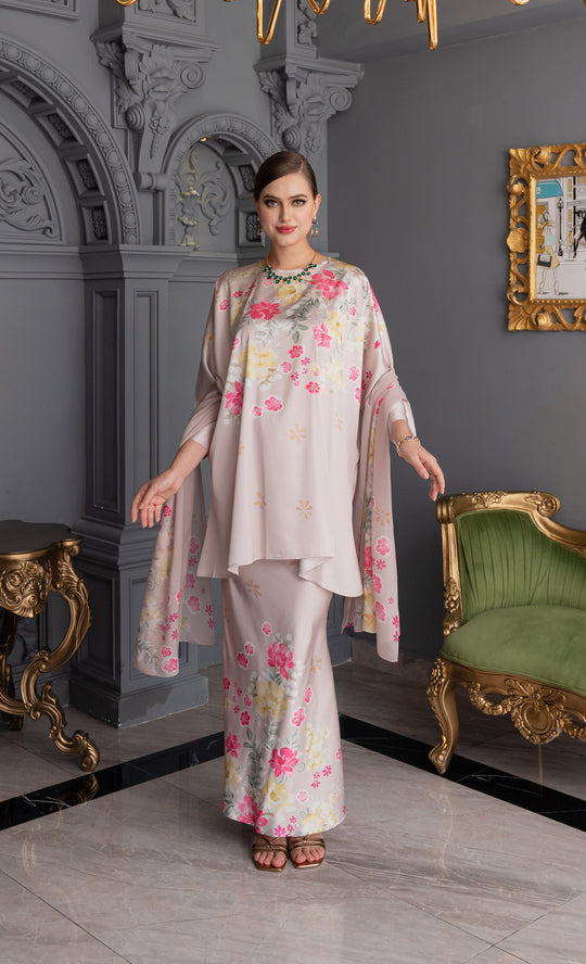 Fleur Kurung in Creamy Pink
