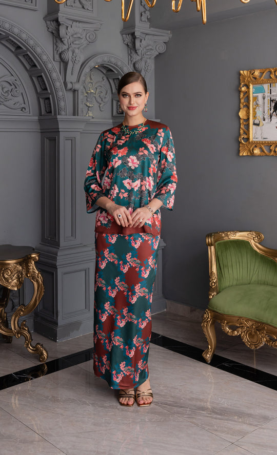 Petal Kurung Kedah in Mahogany Green
