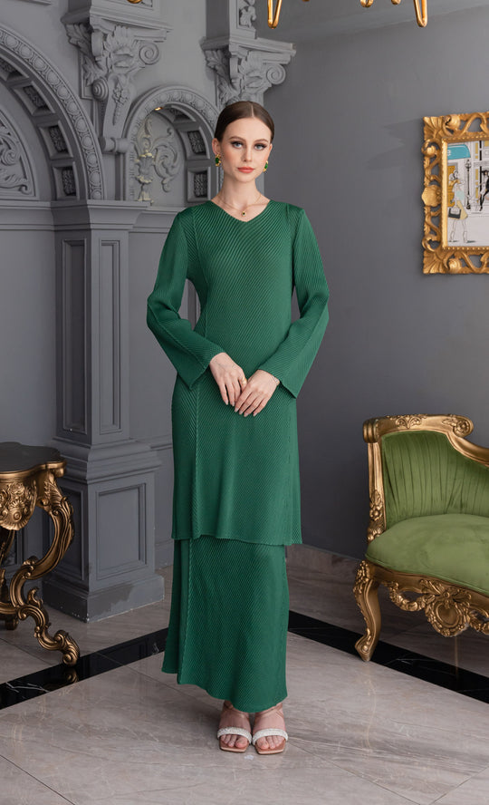 Miss Classy Kurung in Plissè Green Bee