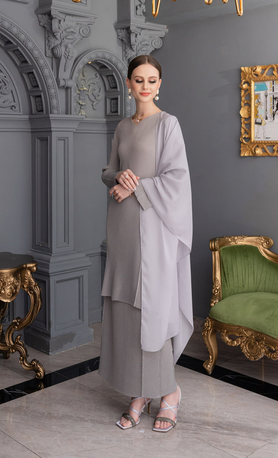 Miss Classy Kurung in Plissè Grey