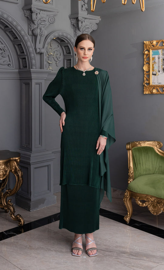 Miss Lush Kurung in Green Bee