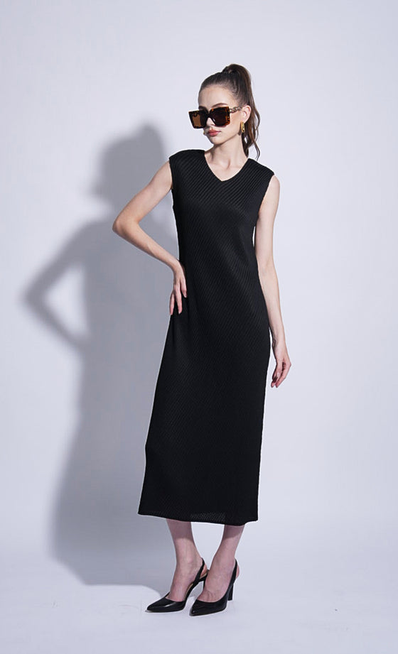 Miss Elevate Dress in Jet Black