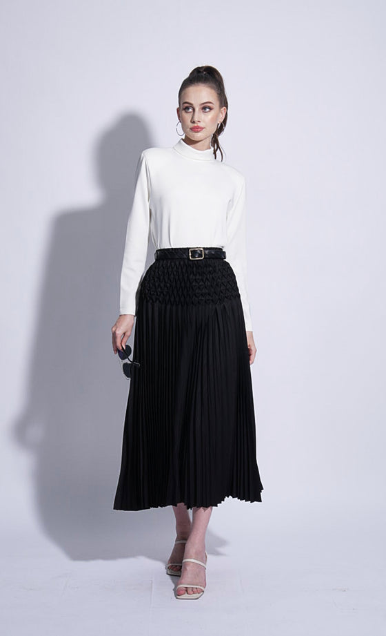 Miss Eminent Skirt in Jet Black