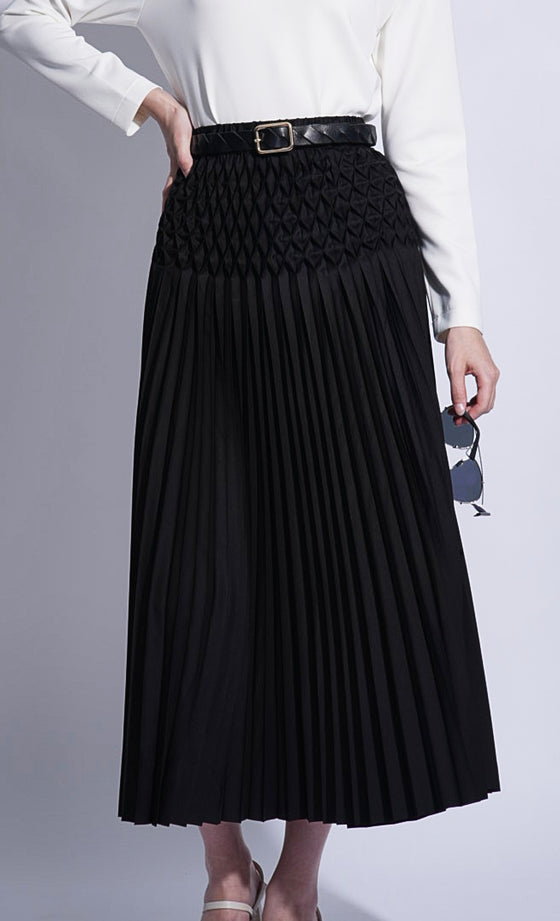 Miss Eminent Skirt in Jet Black