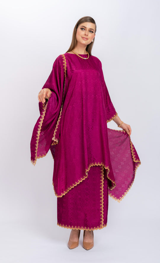 Miss Desire Kurung in Magenta
