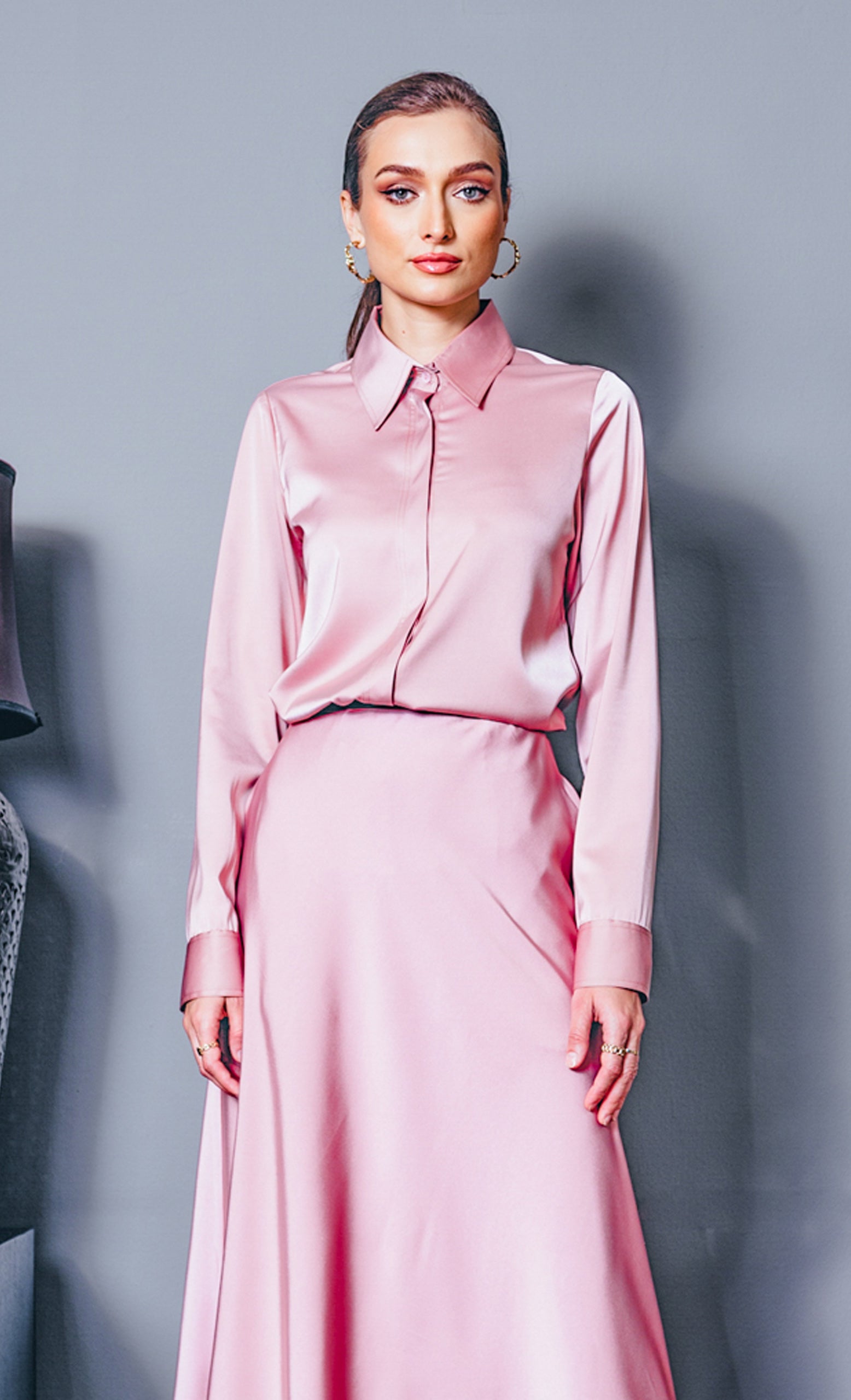 Daphne Satin Shirt In Blush Pink – LARNEY