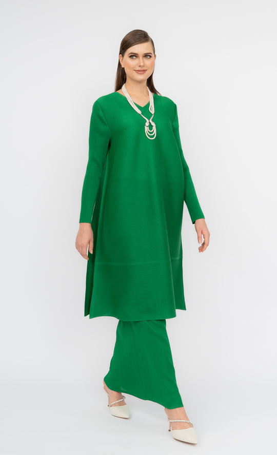 Miss Classy Kurung  in Forest Green