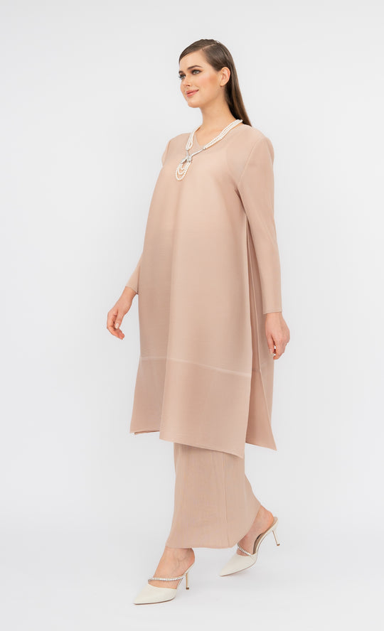 Miss Classy Kurung  in Nude