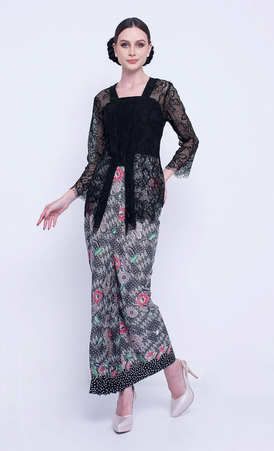 Relive Lace Kebaya in Black